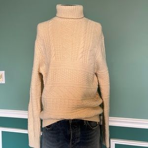 Amazing hand woven sweater in alpaca wool blend — cream color